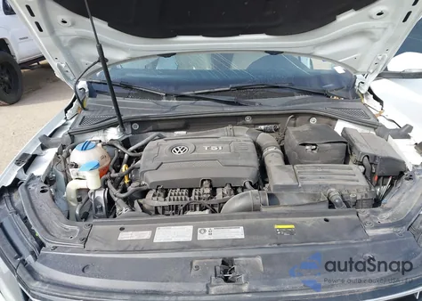 2017 Volkswagen Passat 1.8T R-Line z USA, uszkodzony, nr VIN 1VWDT7A39HC039753